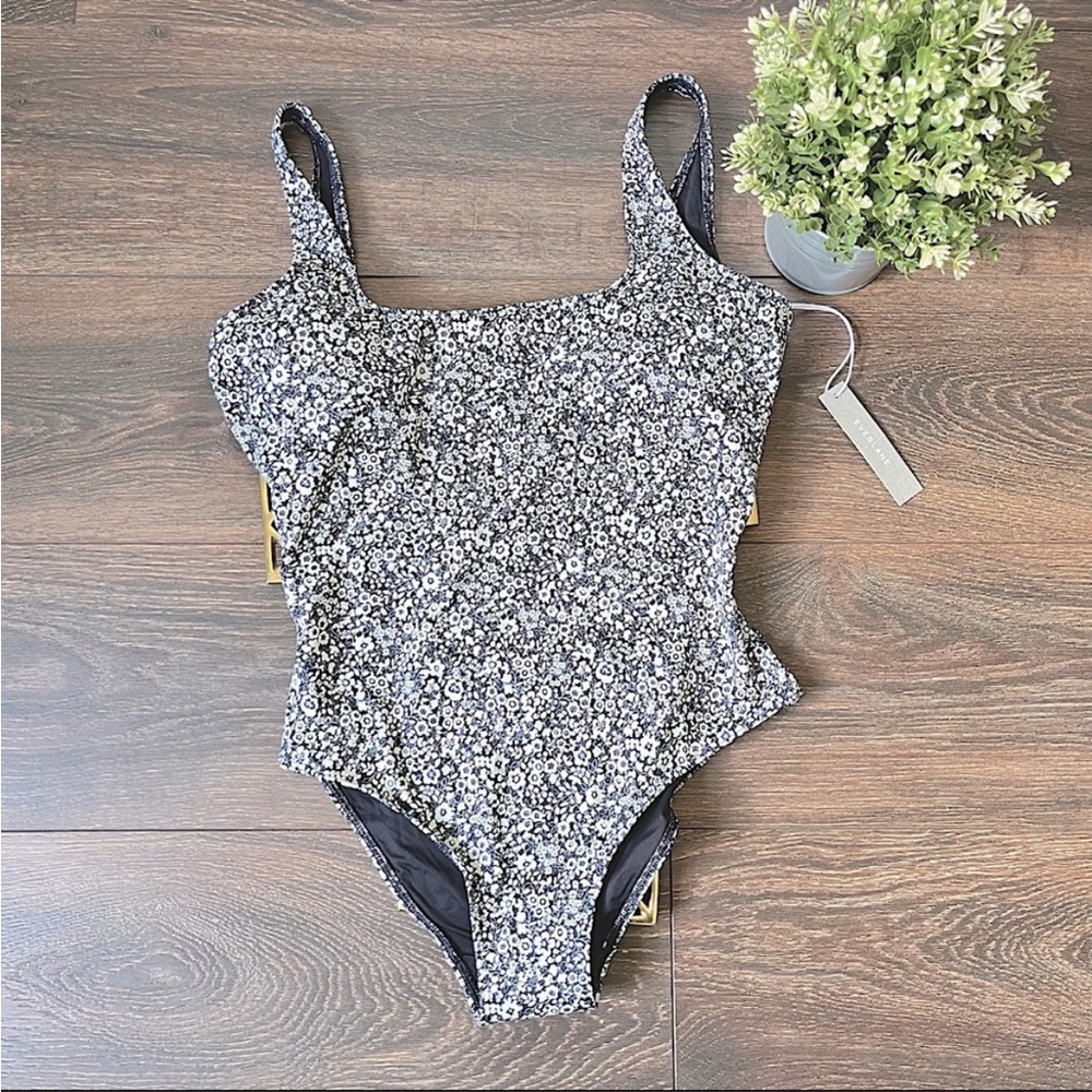 Everlane One-Piece Swimsuit in Ditsy Navy Floral size M